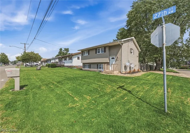 Photo 3 of Single family home for sale at 300 27th Street Nw, Massillon, OH 44647 | MLS# 5244224 | Listing updated on 2026-10-01