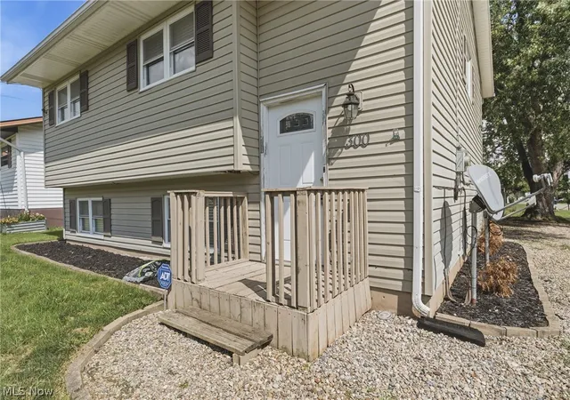 Photo 3 of Single family home for sale at 300 27th Street NW, Massillon, OH 44647 | MLS# 5244224 | Listing updated on 2026-10-01