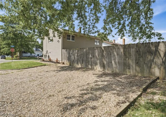 Photo 4 of Single family home for sale at 300 27th Street NW, Massillon, OH 44647 | MLS# 5244224 | Listing updated on 2026-10-01