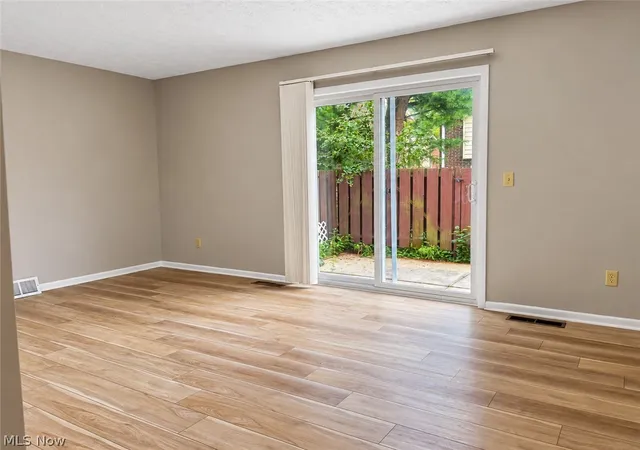 Listing Photo 4 - Condo for sale in building located at 290 Lincoln St Sw, Hartville, OH 44632 - Unit #I