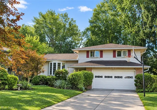 Photo 1 of Sale Pending at 1815 Oaklawn Dr, Cleveland, OH 44134 | MLS# 5241780 | Listing updated on 2026-10-01