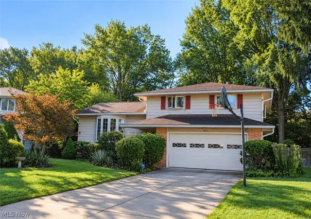 Photo 2 of Sale Pending at 1815 Oaklawn Dr, Cleveland, OH 44134 | MLS# 5241780 | Listing updated on 2026-10-01