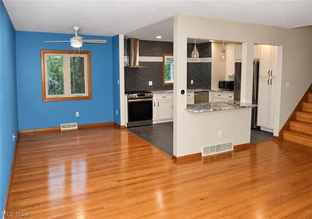 Photo 4 of Sale Pending at 1815 Oaklawn Dr, Cleveland, OH 44134 | MLS# 5241780 | Listing updated on 2026-10-01