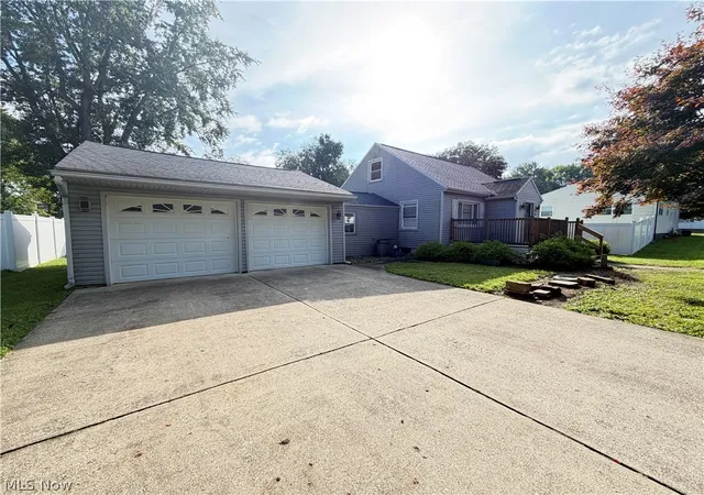 Photo 2 of Single family home for sale at 1311 N Walnut St, Dover, OH 44622 | MLS# 5243847 | Listing updated on 2026-09-24