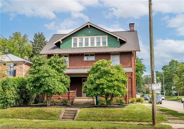 Photo 2 of Single family home for sale at 325 15th Street Nw, Canton, OH 44703 | MLS# 5243540 | Listing updated on 2026-09-20