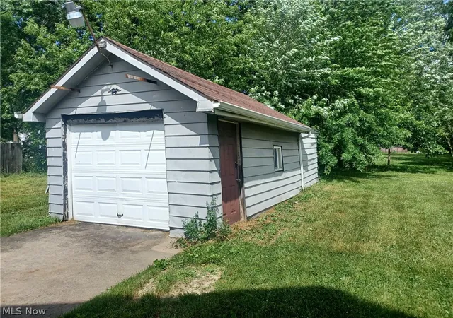 Photo 31 of Single family home for sale at 2031 Willard Ave Se, Warren, OH 44484 | MLS# 5244022 | Listing updated on 2026-09-11