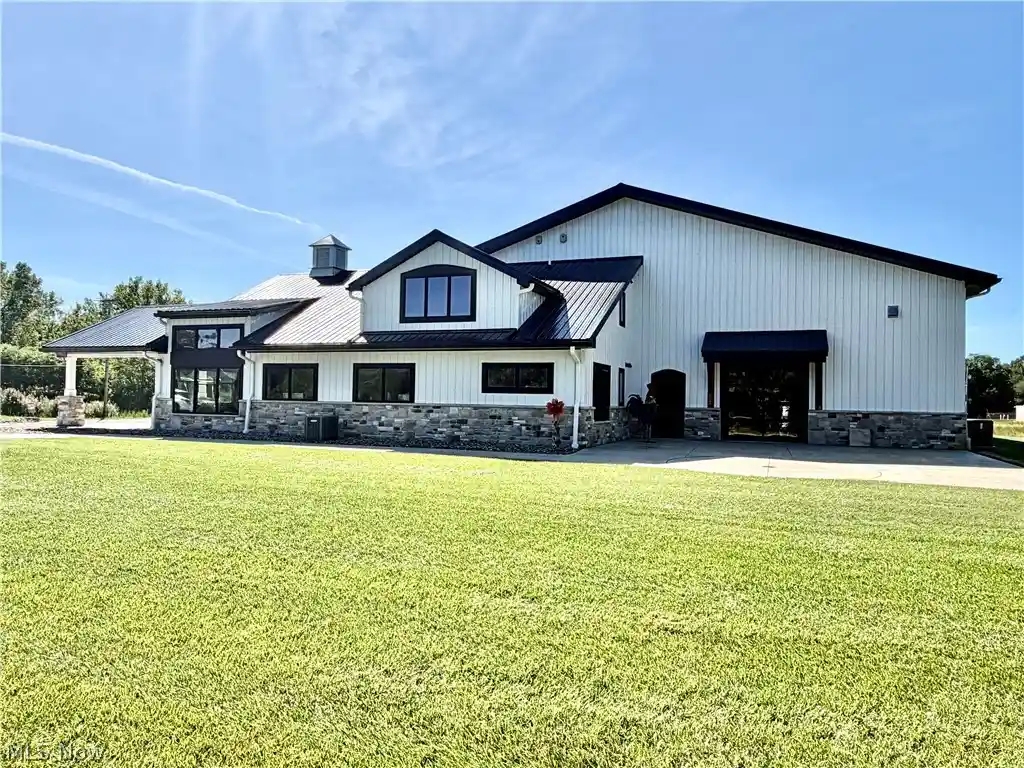 Photo 4 of Single family home for sale at 1180 N County Line Rd, Geneva, OH 44041 | MLS# 5242809 | Listing updated on 2026-10-30