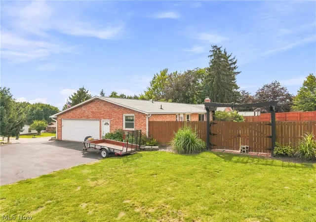 Photo 3 of Single family home for sale at 2215 Tamarack Cir NE, Canton, OH 44721 | MLS# 5243022 | Listing updated on 2026-09-12
