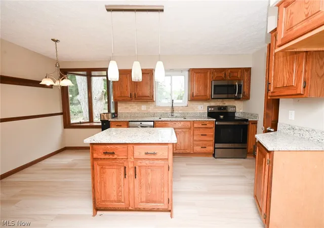 Photo 3 of Single family home for sale at 6752 Crestwood Ln, Olmsted Twp, OH 44138 | MLS# 5244293 | Listing updated on 2026-10-06
