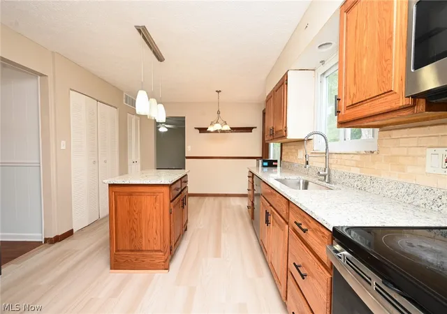 Photo 3 of Single family home for sale at 6752 Crestwood Ln, Olmsted Twp, OH 44138 | MLS# 5244293 | Listing updated on 2026-10-06