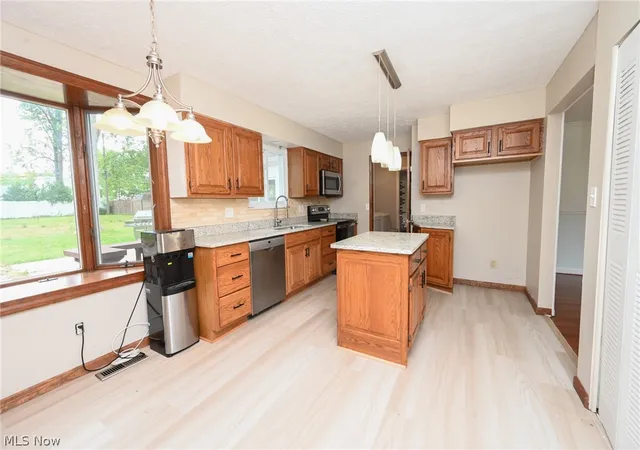 Photo 2 of Single family home for sale at 6752 Crestwood Ln, Olmsted Twp, OH 44138 | MLS# 5244293 | Listing updated on 2026-10-06