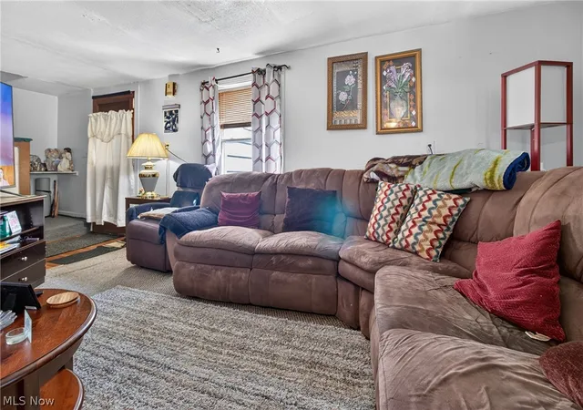 Photo 4 of Single family home for sale at 186 Parmely Ave, Elyria, OH 44035 | MLS# 5244280 | Listing updated on 2026-09-11