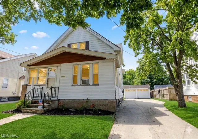 Multi family home for sale at 18606 Cherokee Ave, Cleveland, OH 44119 | MLS# 5244225