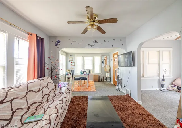 Listing Photo 5 - Condo for sale in building located at 18606 Cherokee Ave, Cleveland, OH 44119
