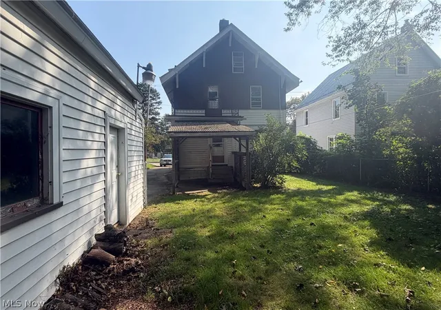 Photo 2 of Single family home for sale at 156 Aqueduct St, Akron, OH 44303 | MLS# 5244250 | Listing updated on 2026-10-05
