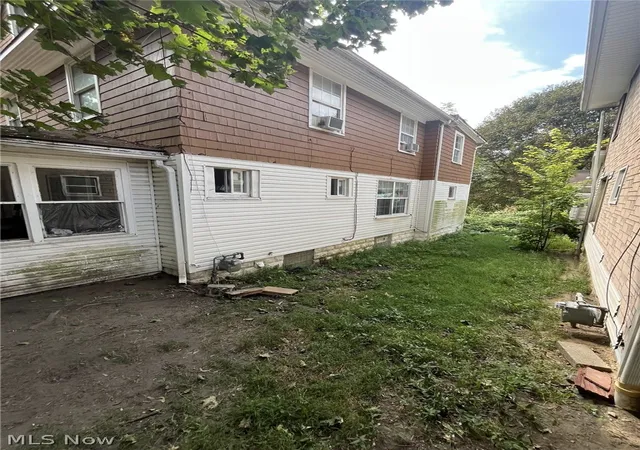 Photo 2 of Single family home for sale at 1264 Pondview Ave, Akron, OH 44305 | MLS# 5243852 | Listing updated on 2026-09-11