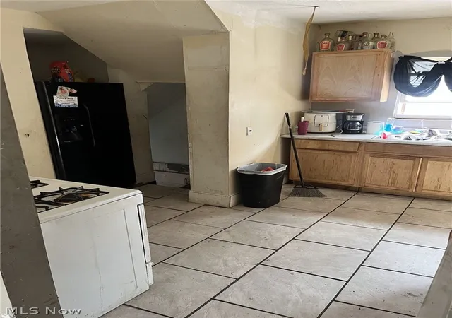 Photo 3 of Single family home for sale at 1264 Pondview Ave, Akron, OH 44305 | MLS# 5243852 | Listing updated on 2026-09-11