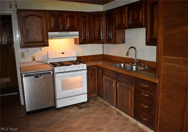 Photo 4 of Single family home for sale at 504 E Main St, East Palestine, OH 44413 | MLS# 5244333 | Listing updated on 2026-09-12