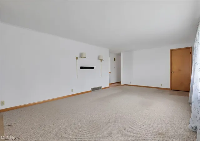 Photo 4 of Single family home for sale at 1351 Maple Hts Ln, Coshocton, OH 43812 | MLS# 5243225 | Listing updated on 2026-09-18