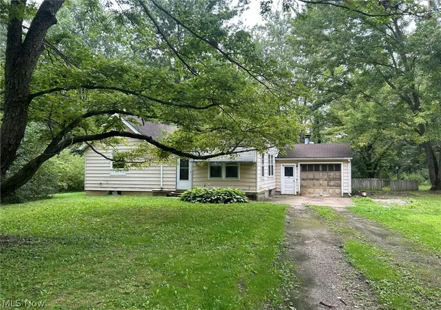 Photo 2 of Single family home for sale at 11038 White Ave, Elyria, OH 44035 | MLS# 5240939 | Listing updated on 2026-09-12