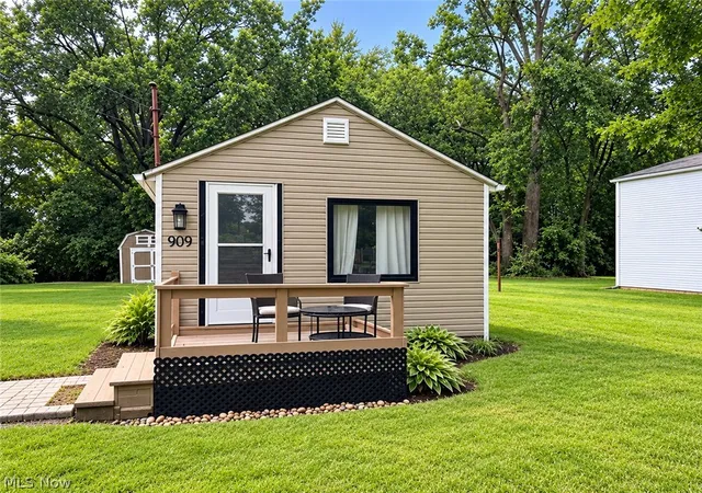 Photo 1 of Single family home for sale at 909 Harriet St, Lorain, OH 44055 | MLS# 5243598 | Listing updated on 2026-09-30