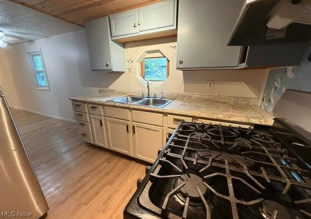 Photo 4 of Single family home for sale at 909 Harriet St, Lorain, OH 44055 | MLS# 5243598 | Listing updated on 2026-09-30