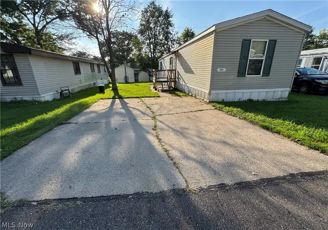 Photo 2 of Single family home for sale at 6301 Sue Lynn Dr, Ravenna, OH 44266 | MLS# 5243740 | Listing updated on 2026-09-12