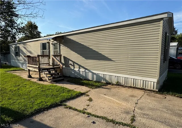 Photo 2 of Single family home for sale at 6301 Sue Lynn Dr, Ravenna, OH 44266 | MLS# 5243740 | Listing updated on 2026-09-12