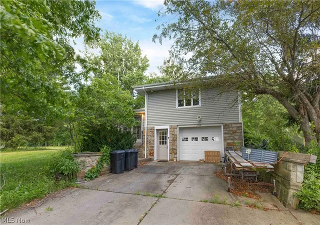 Single family home for sale at 4146 Barclay Messerly Rd, Southington, OH 44470 | MLS# 5244341