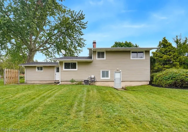 Photo 3 of Single family home for sale at 10121 N Delmonte Blvd, Streetsboro, OH 44241 | MLS# 5243594 | Listing updated on 2026-09-30