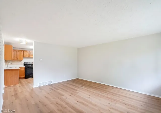 Photo 3 of Single family home for sale at 10121 N Delmonte Blvd, Streetsboro, OH 44241 | MLS# 5243594 | Listing updated on 2026-09-30