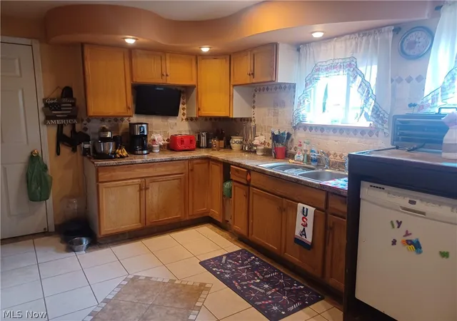 Photo 3 of Single family home for sale at 42 N Clover Ave, Niles, OH 44446 | MLS# 5244353 | Listing updated on 2026-09-12