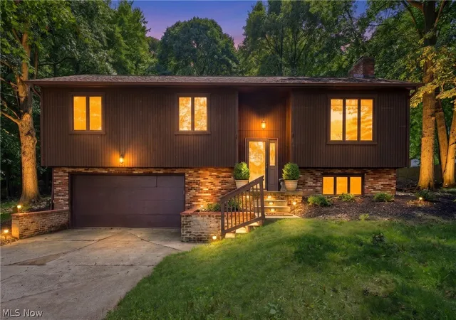 Photo 1 of Single family home for sale at 21 W Howe Rd, Tallmadge, OH 44278 | MLS# 5243433 | Listing updated on 2026-09-14