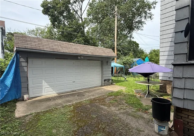 Listing Photo 3 - Condo for sale in building located at 1574 Glenmont Rd, Cleveland, OH 44118