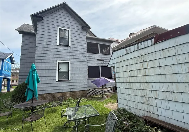 Listing Photo 4 - Condo for sale in building located at 1574 Glenmont Rd, Cleveland, OH 44118