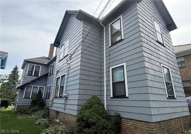 Listing Photo 5 - Condo for sale in building located at 1574 Glenmont Rd, Cleveland, OH 44118