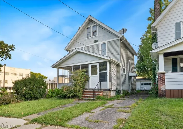 Photo 2 of Single family home for sale at 1429 Graber Dr, Lakewood, OH 44107 | MLS# 5243628 | Listing updated on 2026-09-12