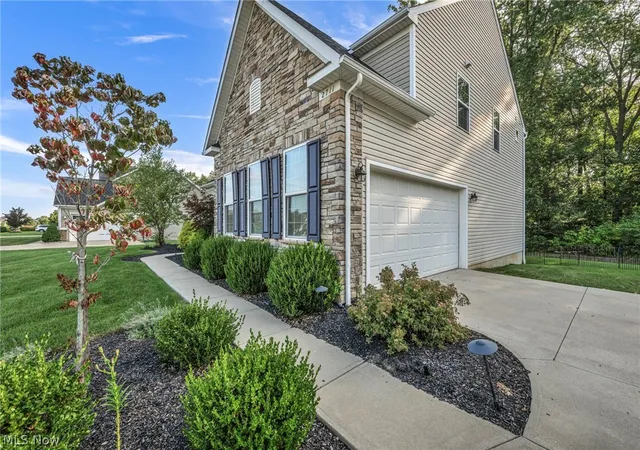 Photo 3 of Single family home for sale at 2711 Palmer Ln, Avon, OH 44011 | MLS# 5243136 | Listing updated on 2026-09-14