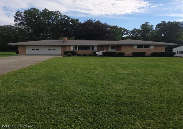 Photo 1 of Single family home for sale at 409 Durst Dr Nw, Warren, OH 44483 | MLS# 5243264 | Listing updated on 2026-09-22