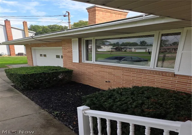 Photo 2 of Single family home for sale at 409 Durst Dr Nw, Warren, OH 44483 | MLS# 5243264 | Listing updated on 2026-09-22
