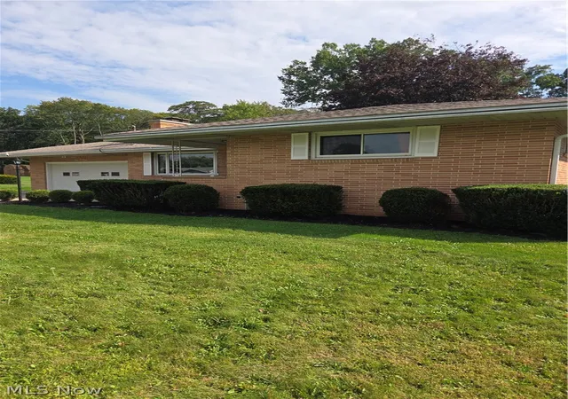 Photo 3 of Single family home for sale at 409 Durst Dr NW, Warren, OH 44483 | MLS# 5243264 | Listing updated on 2026-09-22