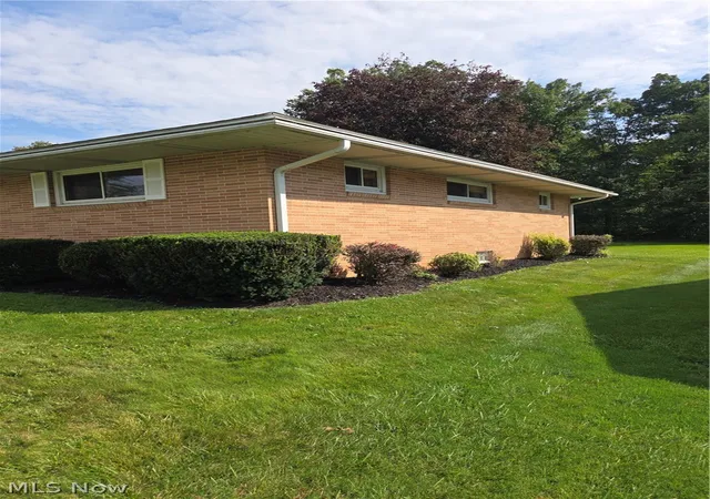 Photo 4 of Single family home for sale at 409 Durst Dr NW, Warren, OH 44483 | MLS# 5243264 | Listing updated on 2026-09-22