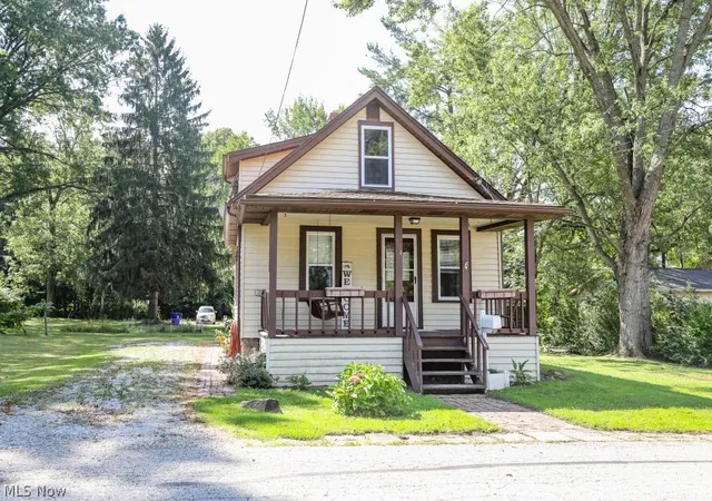 Photo 3 of Sale Pending at 504 E Maple Ln, Ravenna, OH 44266 | MLS# 5244255 | Listing updated on 2026-10-06