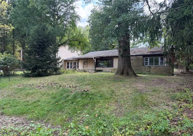 Photo 3 of Single family home for sale at 1700 Holly Dr, Kent, OH 44240 | MLS# 5244221 | Listing updated on 2026-09-12