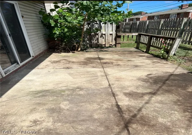 Photo 3 of Sale Pending at 889 Brittney Ct, Willowick, OH 44095 | MLS# 5244217 | Listing updated on 2026-09-18