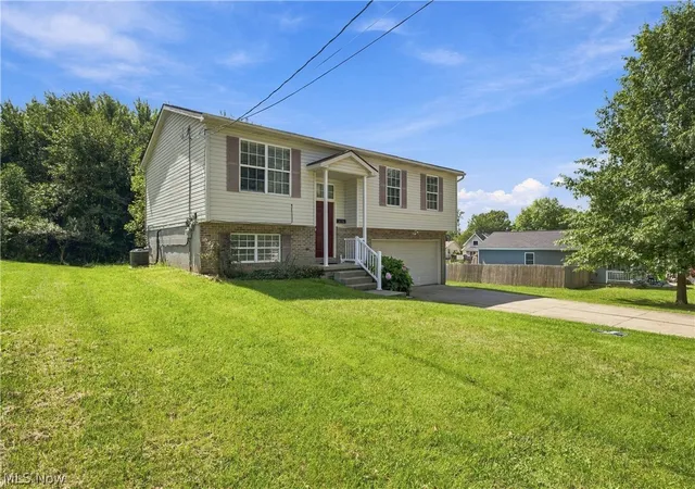 Photo 3 of Single family home for sale at 1309 Forest Ave Se, Massillon, OH 44646 | MLS# 5244004 | Listing updated on 2026-09-12