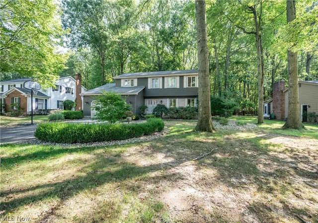Photo 3 of Single family home for sale at 7733 Silver Fox Dr, Youngstown, OH 44512 | MLS# 5243423 | Listing updated on 2026-09-22
