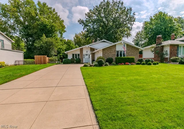 Photo 2 of Sale Pending at 7085 Hoover Dr, Mentor, OH 44060 | MLS# 5244314 | Listing updated on 2026-09-18