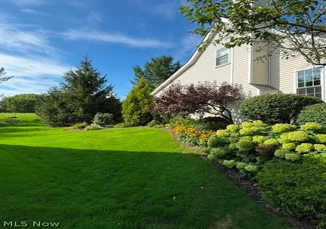Listing Photo 2 - Condo for sale in building located at 90 W Stonebrooke Dr, Chagrin Falls, OH 44022