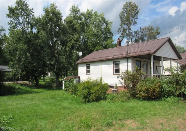 Photo 3 of Sale Pending at 1202 N Uhrich St, Uhrichsville, OH 44683 | MLS# 5244077 | Listing updated on 2026-10-02